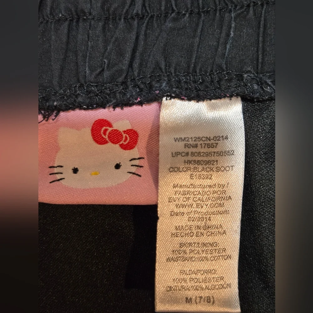 Hello Kitty Girls M Black and Pink Patterned Skirt - Picture 7 of 7